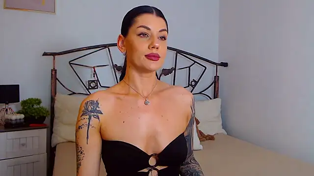 YvonneEverlee online show from March 22, 2025, 8:26 pm