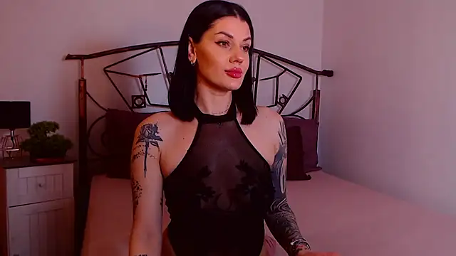 YvonneEverlee online show from January 9, 2026, 8:38 pm