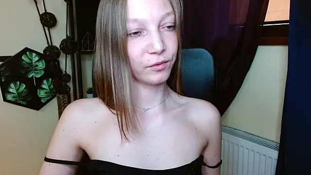 EmillyPlay online show from April 1, 2026, 10:27 am