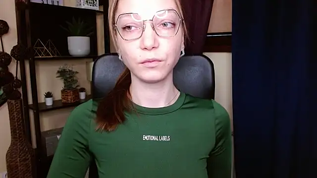 EmillyPlay online show from February 19, 2026, 6:32 am