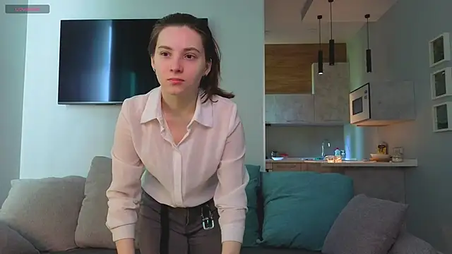 DonnaBurkee online show from May 18, 2026, 4:07 am