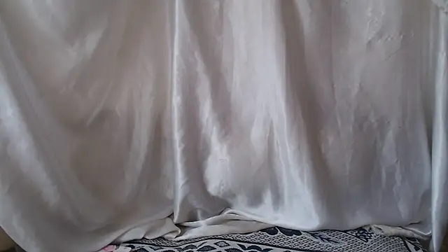 Burberrry  online show from October 17, 2025, 12:51 pm