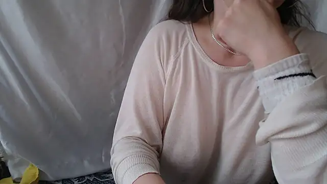 Burberrry  online show from May 14, 2026, 3:20 pm