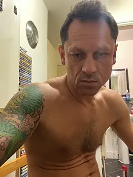 Snapshot of Yourhotboy_42 chatting on February 3, 2025, 9:18 pm Yourhotboy 42 online show from February 3, 2025, 9:18 pm