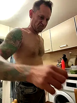 Snapshot of Yourhotboy_42 chatting on October 7, 2025, 5:58 pm Yourhotboy 42 online show from October 7, 2025, 5:58 pm