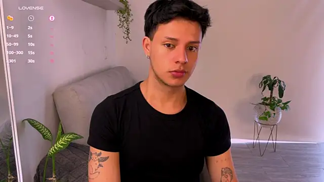 Snapshot of Alexxblue chatting on October 18, 2025, 5:15 pm Alexxblue online show from October 18, 2025, 5:15 pm
