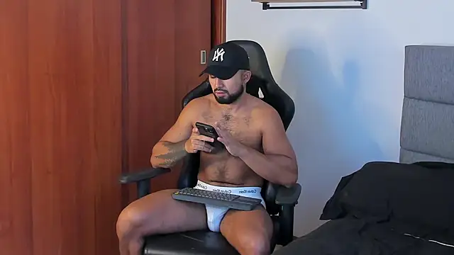 Snapshot of ethaanjones chatting on October 5, 2025, 3:03 pm ethaanjones online show from October 5, 2025, 3:03 pm