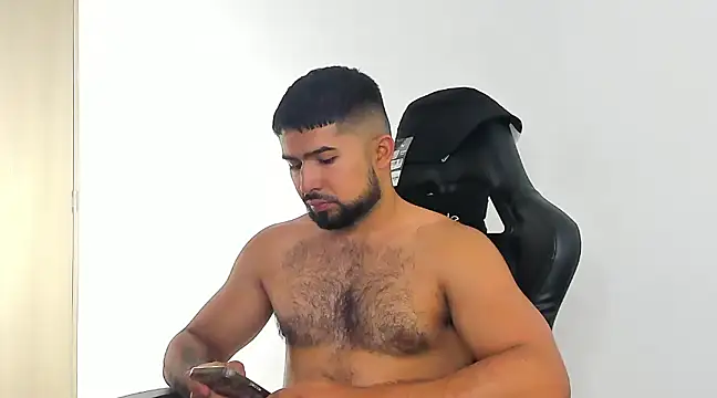 Snapshot of ethaanjones chatting on December 4, 2024, 9:40 pm ethaanjones online show from December 4, 2024, 9:40 pm