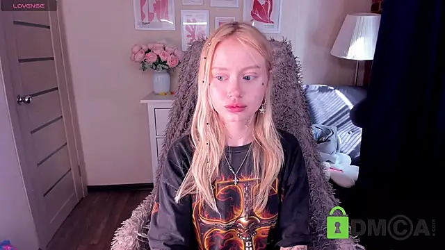 Snapshot of MalenaErnman chatting on March 22, 2025, 11:00 am MalenaErnman online show from March 22, 2025, 11:00 am