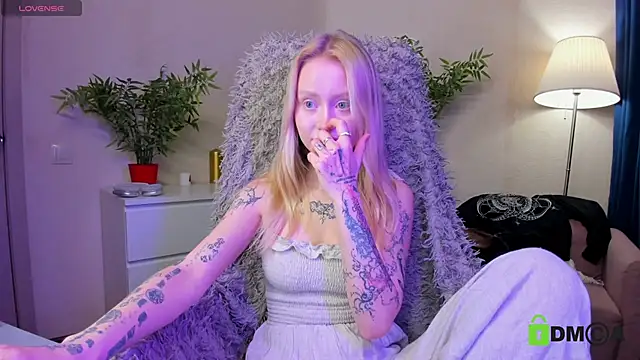 Snapshot of MalenaErnman chatting on January 25, 2025, 10:40 am MalenaErnman online show from January 25, 2025, 10:40 am