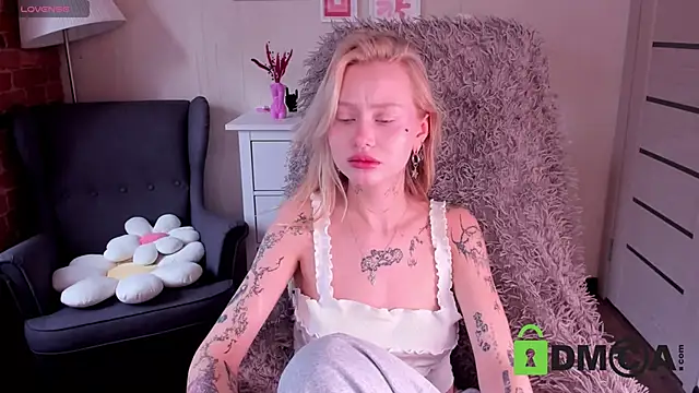 Snapshot of MalenaErnman chatting on March 16, 2025, 10:44 am MalenaErnman online show from March 16, 2025, 10:44 am