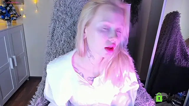 Snapshot of MalenaErnman chatting on December 27, 2024, 10:23 am MalenaErnman online show from December 27, 2024, 10:23 am