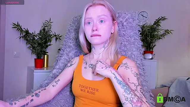 Snapshot of MalenaErnman chatting on December 8, 2024, 10:41 am MalenaErnman online show from December 8, 2024, 10:41 am