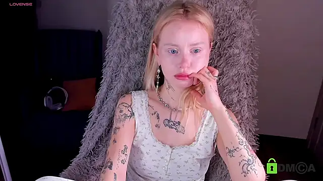 Snapshot of MalenaErnman chatting on January 8, 2025, 10:37 am MalenaErnman online show from January 8, 2025, 10:37 am