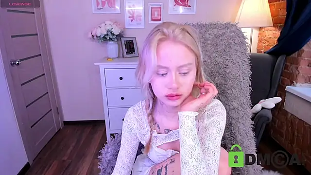 Snapshot of MalenaErnman chatting on February 28, 2025, 10:30 am MalenaErnman online show from February 28, 2025, 10:30 am