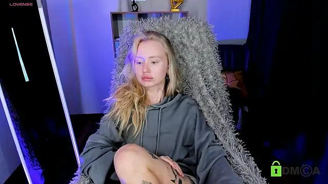 Snapshot of MalenaErnman chatting on March 5, 2025, 2:01 pm MalenaErnman online show from March 5, 2025, 2:01 pm