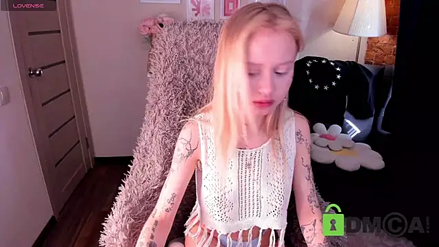 Snapshot of MalenaErnman chatting on March 19, 2025, 10:44 am MalenaErnman online show from March 19, 2025, 10:44 am