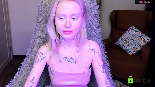 Snapshot of MalenaErnman chatting on December 22, 2024, 11:11 am MalenaErnman online show from December 22, 2024, 11:11 am