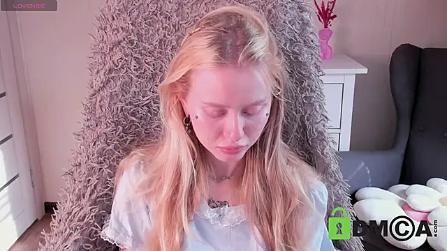 Snapshot of MalenaErnman chatting on October 8, 2025, 8:38 am MalenaErnman online show from October 8, 2025, 8:38 am