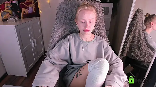 Snapshot of MalenaErnman chatting on March 7, 2025, 10:35 am MalenaErnman online show from March 7, 2025, 10:35 am