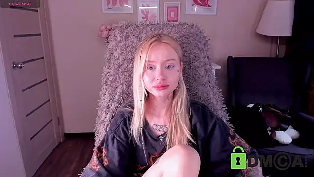 Snapshot of MalenaErnman chatting on March 21, 2025, 10:39 am MalenaErnman online show from March 21, 2025, 10:39 am