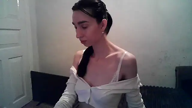 ElizaSwon online show from November 5, 2025, 4:54 pm