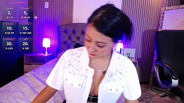 Snapshot of isabella_smith_ chatting on February 8, 2025, 1:11 pm isabella smith online show from February 8, 2025, 1:11 pm