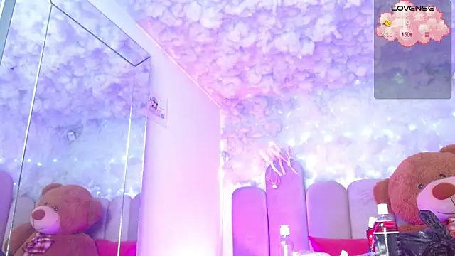 Snapshot of puca_ebony chatting on December 22, 2025, 4:40 pm puca ebony online show from December 22, 2025, 4:40 pm