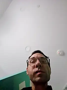 Snapshot of Iliketocooksquirt25 chatting on October 5, 2025, 4:14 am Iliketocooksquirt25 online show from October 5, 2025, 4:14 am