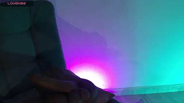 Ari-Hall online show from October 10, 2025, 1:17 am