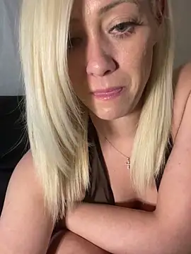 Snapshot of SallyCumLaude chatting on November 14, 2025, 6:28 am SallyCumLaude online show from November 14, 2025, 6:28 am