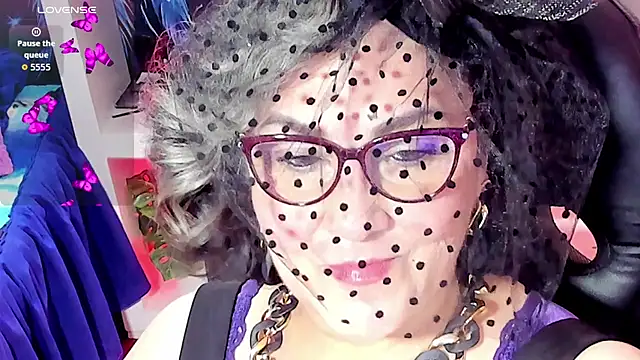 Snapshot of cataleya_mom chatting on October 31, 2025, 10:49 pm cataleya mom online show from October 31, 2025, 10:49 pm