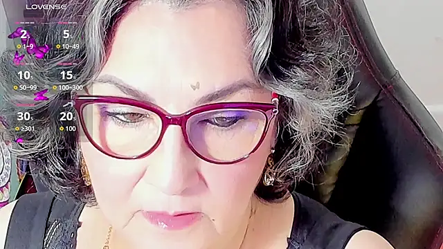 Snapshot of cataleya_mom chatting on October 13, 2025, 3:30 am cataleya mom online show from October 13, 2025, 3:30 am