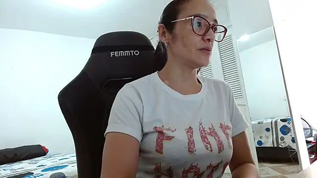 Snapshot of Jessica_Herrera_ chatting on November 4, 2025, 5:39 pm Jessica Herrera online show from November 4, 2025, 5:39 pm