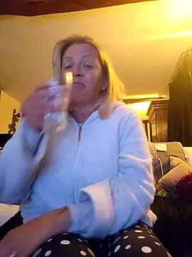 lady charlyne online show from February 14, 2025, 7:02 pm