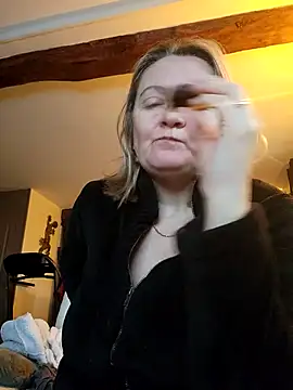 lady charlyne online show from January 8, 2025, 8:38 am