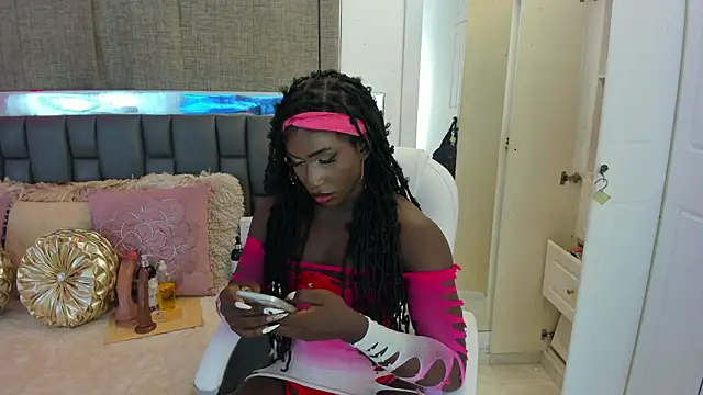 IsseyMz online show from January 30, 2025, 4:58 am