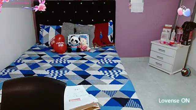 Snapshot of soniafuckboobs chatting on March 17, 2025, 7:37 pm soniafuckboobs online show from March 17, 2025, 7:37 pm