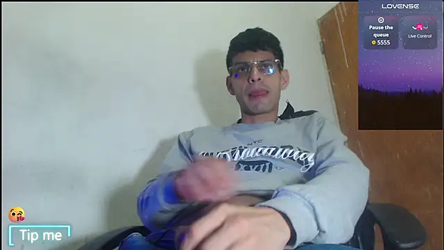 Snapshot of GrayHornyX chatting on April 18, 2026, 8:20 pm GrayHornyX online show from April 18, 2026, 8:20 pm