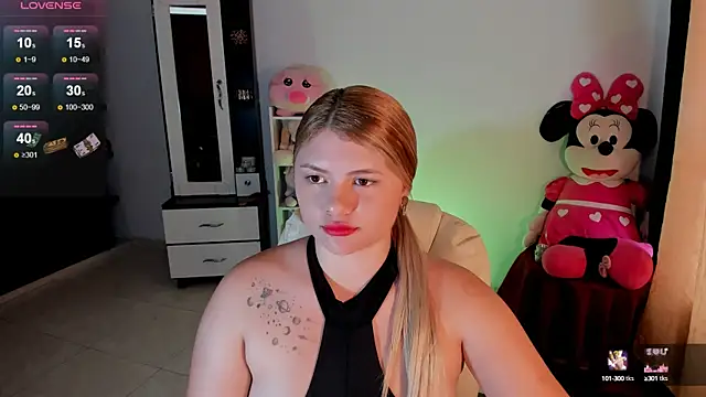 chloejones   online show from March 3, 2025, 9:15 pm