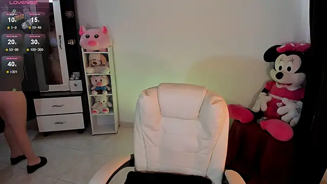 chloejones   online show from February 12, 2025, 9:11 pm