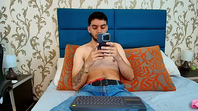 Michael magno online show from November 2, 2025, 8:14 pm