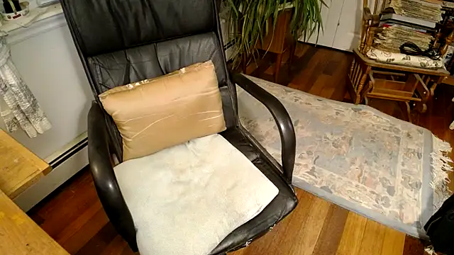 Snapshot of Happyjaxx chatting on November 18, 2025, 11:15 pm Happyjaxx online show from November 18, 2025, 11:15 pm