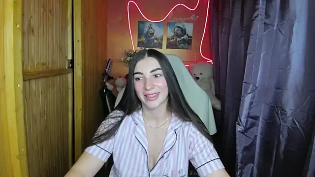 Fiery Brunette  online show from February 9, 2025, 5:43 pm