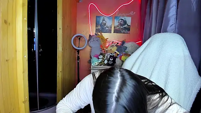 Fiery Brunette  online show from May 17, 2026, 7:19 am