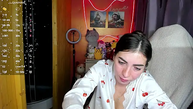 Fiery Brunette  online show from September 29, 2025, 5:47 am