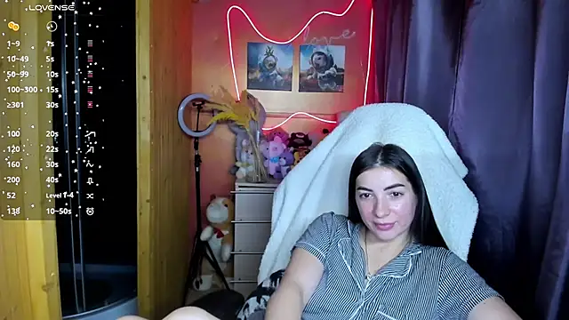 Fiery Brunette  online show from November 19, 2025, 6:30 pm