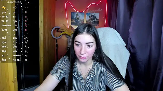 Fiery Brunette  online show from November 17, 2025, 9:46 am