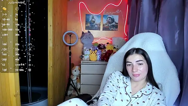 Fiery Brunette  online show from September 21, 2025, 11:15 am