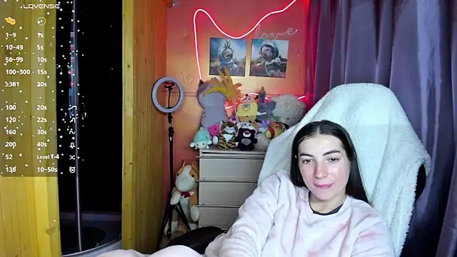 Fiery Brunette  online show from March 12, 2026, 4:44 pm